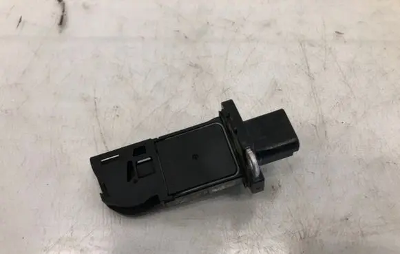Volvo V70 Mass air flow meter 30757655