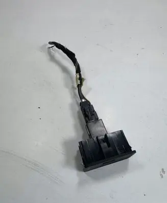 Volkswagen Golf VII USB socket connector 
