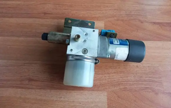BMW 7 E65 E66 Tailgate hydraulic pump motor 7015009 HB70087002 51247137999