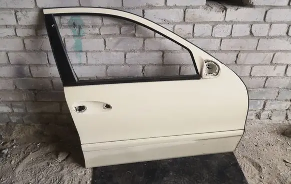 Mercedes-Benz E W211 Front door 2117201405 A2117201405