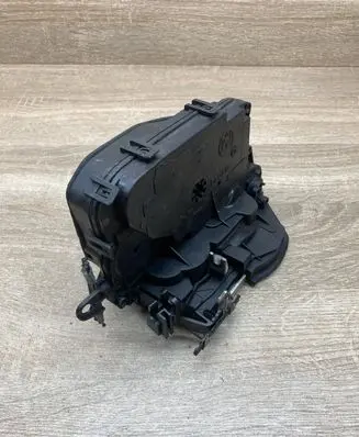 BMW 3 F30 F35 F31 Front door lock 7059973