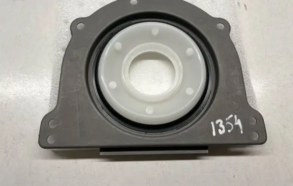 Mercedes-Benz B W245 Crankshaft Holder A2660110332 A2660110132