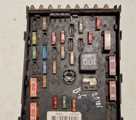 Volkswagen PASSAT B6 Fuse module 63592777 3C0937125