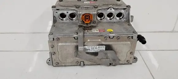 Volkswagen Golf VII Other engine bay part 5QE907070Q 0437508328