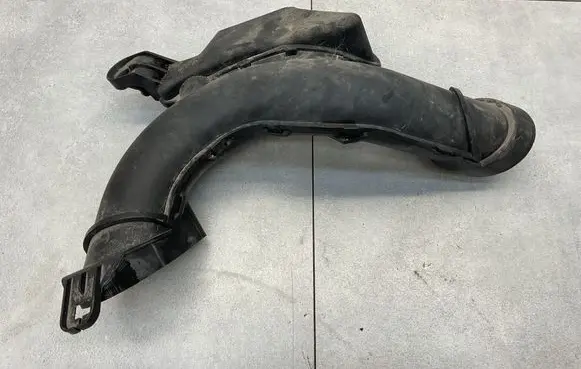 Nissan Juke I F15 Air intake duct part 70390750