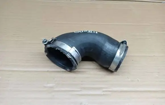 Volkswagen Golf VI Intercooler hose/pipe