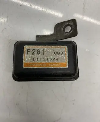 Mazda 626 Air pressure sensor E1T11574