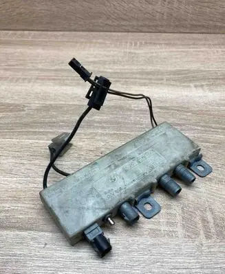 BMW 5 E39 Antenna control unit 8378090 DIV658