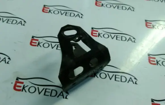 Toyota RAV 4 (XA30) Engine mounting bracket
