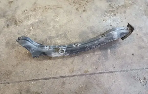 Jeep Grand Cherokee Air intake duct part 57010633AD