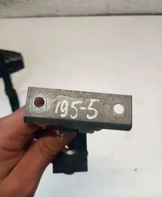 BMW X6 E71 Front door upper hinge 7068078
