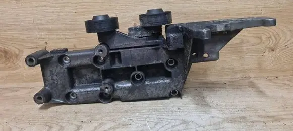 Volvo XC90 Generator/alternator bracket 30757068
