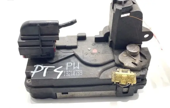 Opel Zafira B Rear door lock 13210739