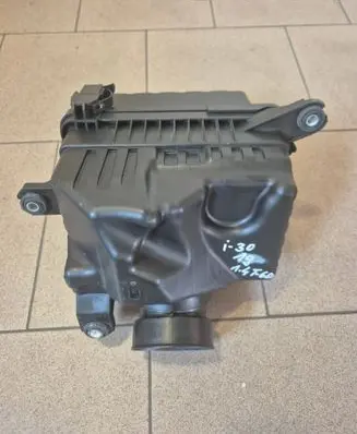 Hyundai i30 fastback Air filter box 28110F2000