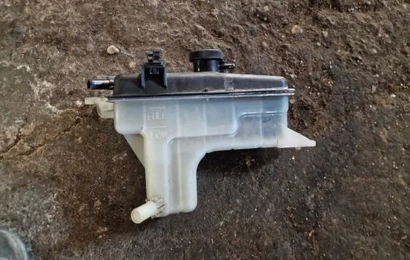 Toyota RAV 4 (XA30) Coolant expansion tank/reservoir 