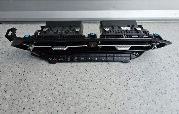 Alfa Romeo Tonale Tailgate/trunk/boot open switch 