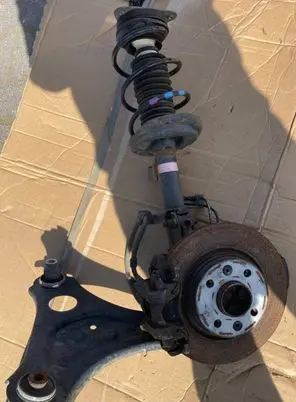 Renault Twingo III Front wheel hub spindle knuckle