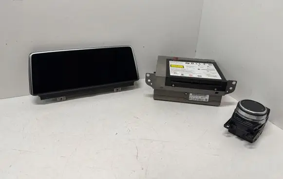 Radio/CD/DVD/GPS head unit