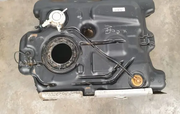 Chrysler Town & Country V Fuel tank 04721846AE P68043775AF 68043775AF