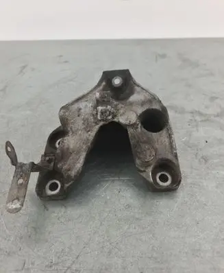 BMW 1 F20 F21 Engine mounting bracket 6789093