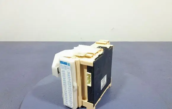 Toyota Auris E180 Fuse box set 63586756