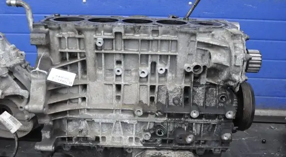 Volvo C70 Engine block D5244T8