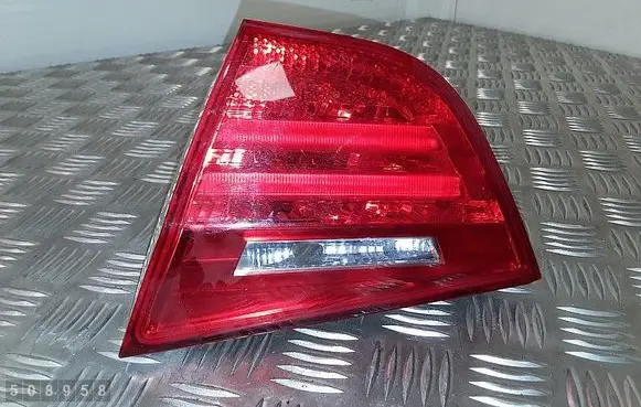 Tailgate rear/tail lights