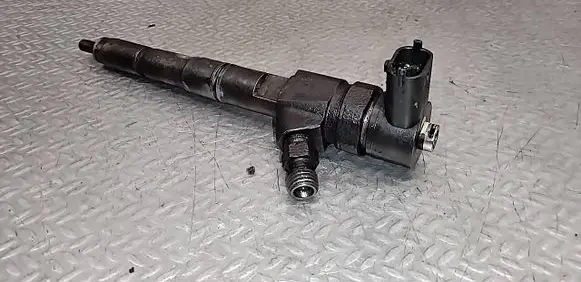 Opel Insignia A Fuel injector 0445110327