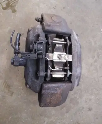 Front brake caliper