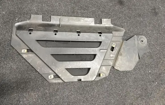 Ford Mustang VI Engine splash shield/under tray FR3B6P013BCw