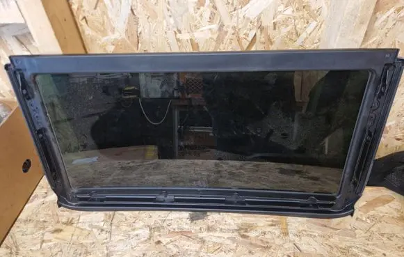 Audi Q4 e-tron Sunroof glass 4m8877056