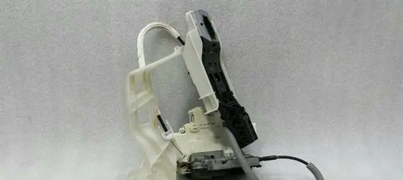 Porsche Cayenne (92A) Front door lock 8J2837016A