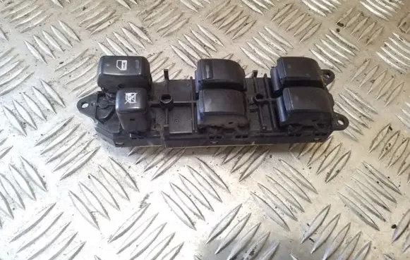 Toyota Avensis Verso Electric window control switch 8404044020