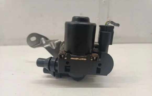 BMW 1 F20 F21 Coolant heater control valve 8514557