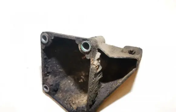 Audi A4 S4 B5 8D Engine mounting bracket 4B0199307C