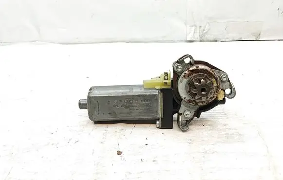 Mercedes-Benz E W212 Seat adjustment motor 0390203001