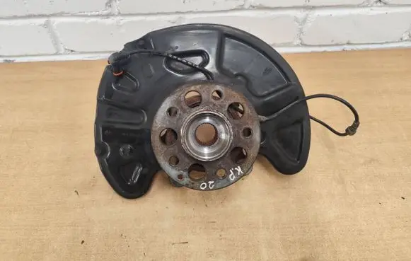 Mercedes-Benz GLK (X204) Front wheel hub A2044211120
