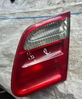 Mercedes-Benz E W210 Tailgate rear/tail lights A2108203864 31850202