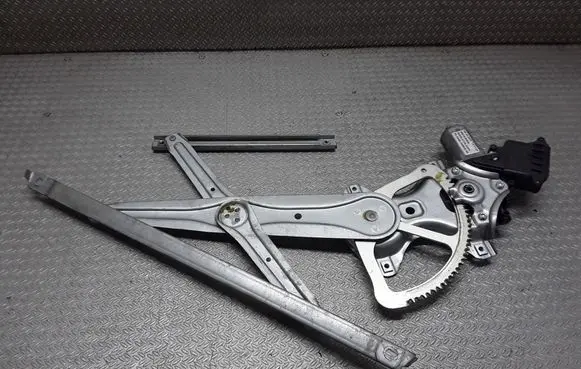 Toyota Verso Front door window regulator with motor 698100F020