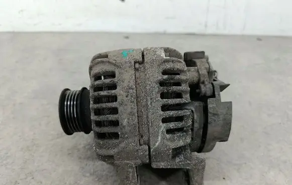 Opel Zafira B Generator/alternator 13229985