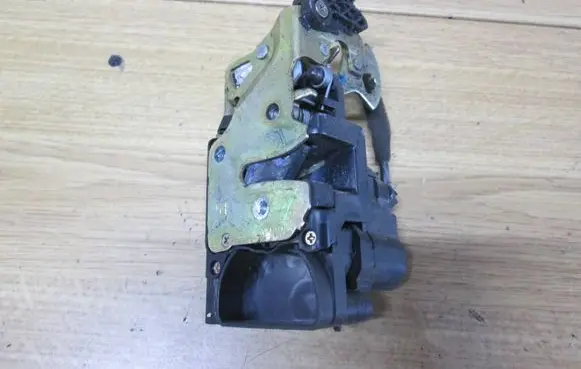 Chevrolet Kalos Rear door lock