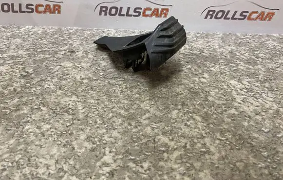 Volvo V50 Front bumper mounting bracket 30678482RH
