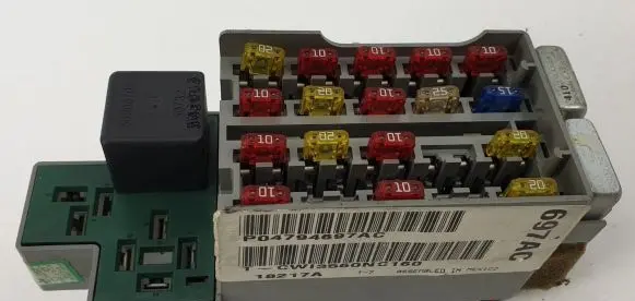 Chrysler PT Cruiser Fuse box set P04794697AC