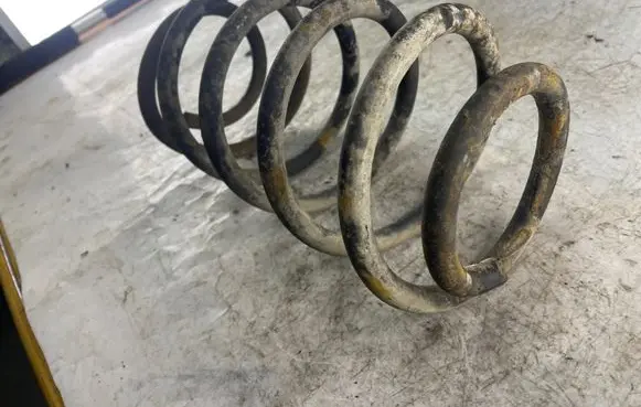 Jeep Grand Cherokee (WK) Rear coil spring