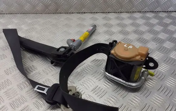 Nissan Note (E11) Front seatbelt 868859U15A