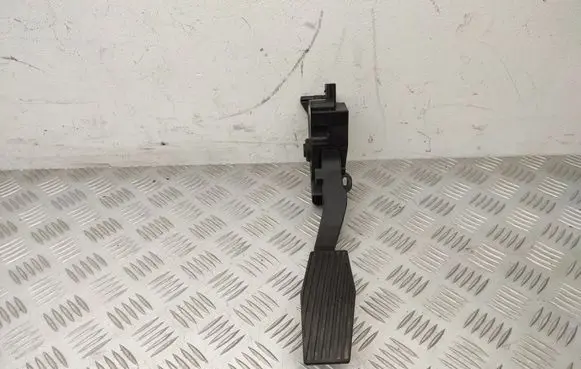 Opel Insignia B Accelerator throttle pedal 84657611