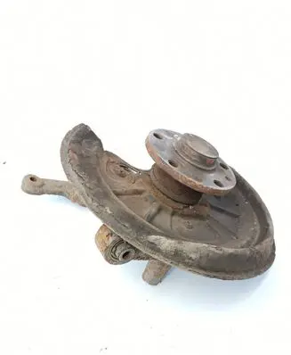 Volkswagen Golf V Rear wheel hub