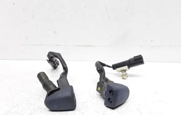 Volvo XC60 Windshield washer spray nozzle 