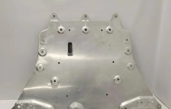 BMW iX Engine splash shield/under tray 6894792