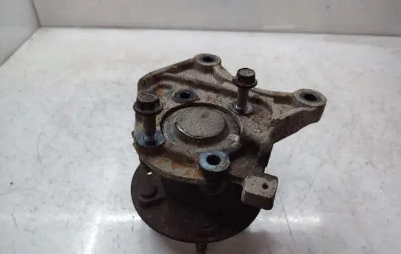 Rear wheel hub